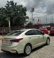 Hyundai Accent SE 2018 Beige - 2