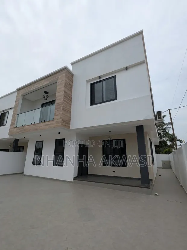 3 Bedroom House for Rent in Spintex Community 16, Sakumono - 1