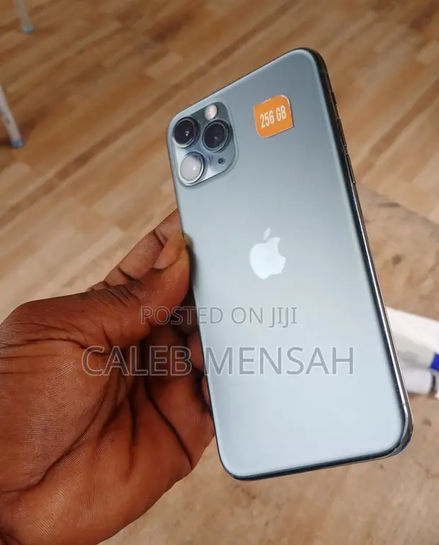 Apple iPhone 11 Pro 256GB Gray - 1