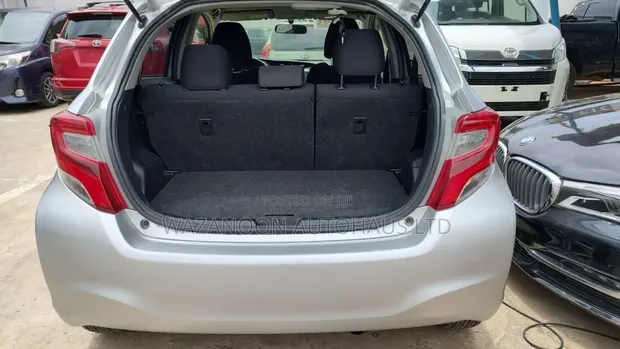 Toyota Vitz 1.3 AWD 5dr 2014 Silver - 1