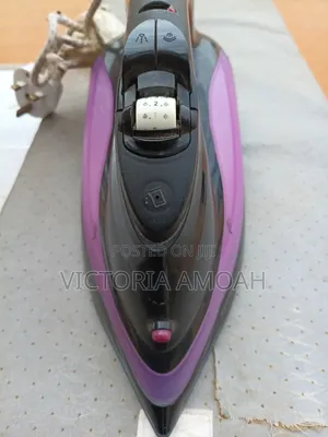 Lloytron Storm 2600W Steam Iron