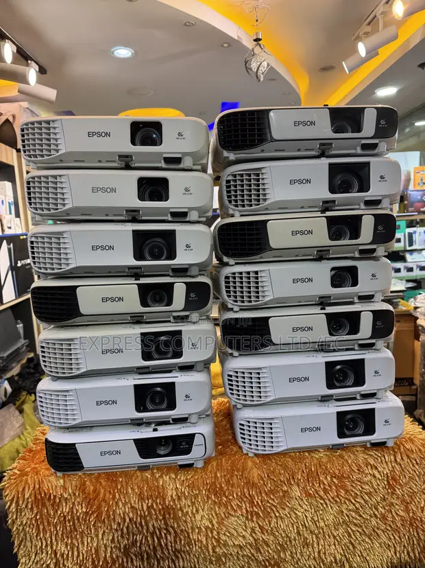 Epson EB-X41 Projector - 3600 ANSI Lumens, 3LCD, Used - 1