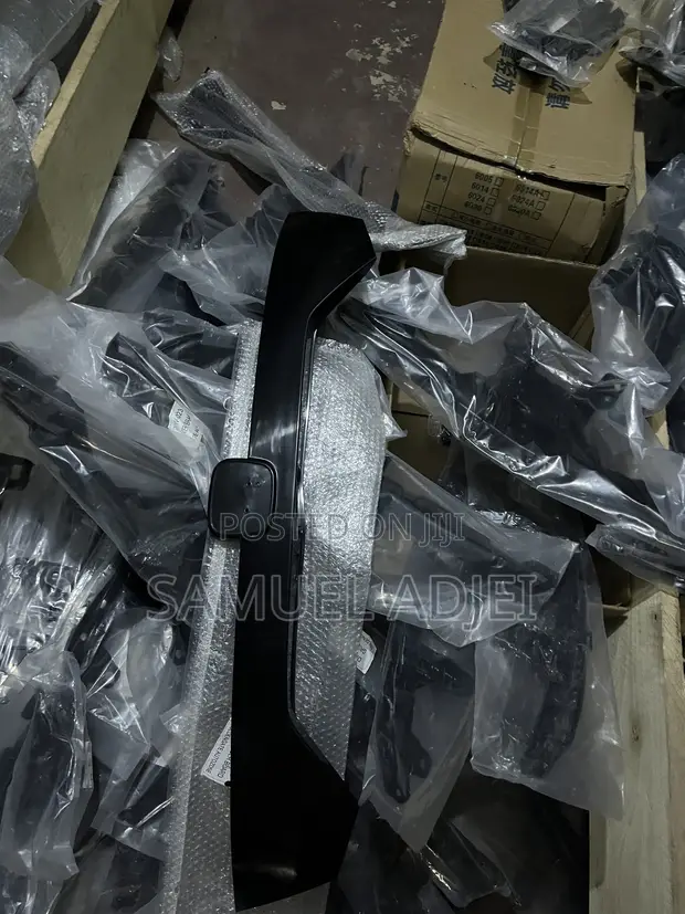 Honda Civic 2016-2018 Boat Moulding - 1