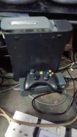 Microsoft Xbox 360 with 7 Games and Controller - 1