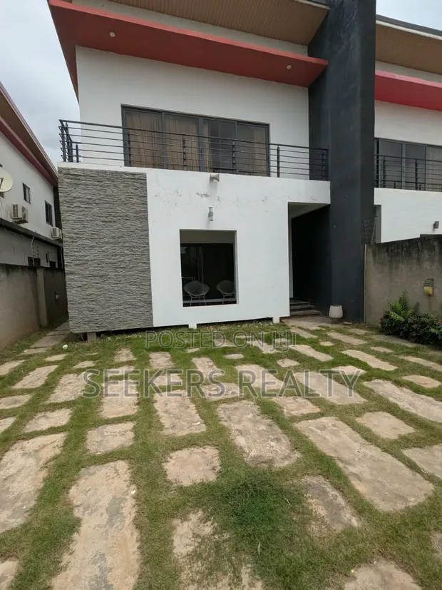 3-Bedroom Unfurnished House for Rent in Parakuo Estate - 1