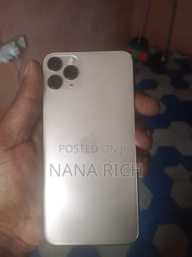 Apple iPhone 11 Pro Max 256GB Gold - 1
