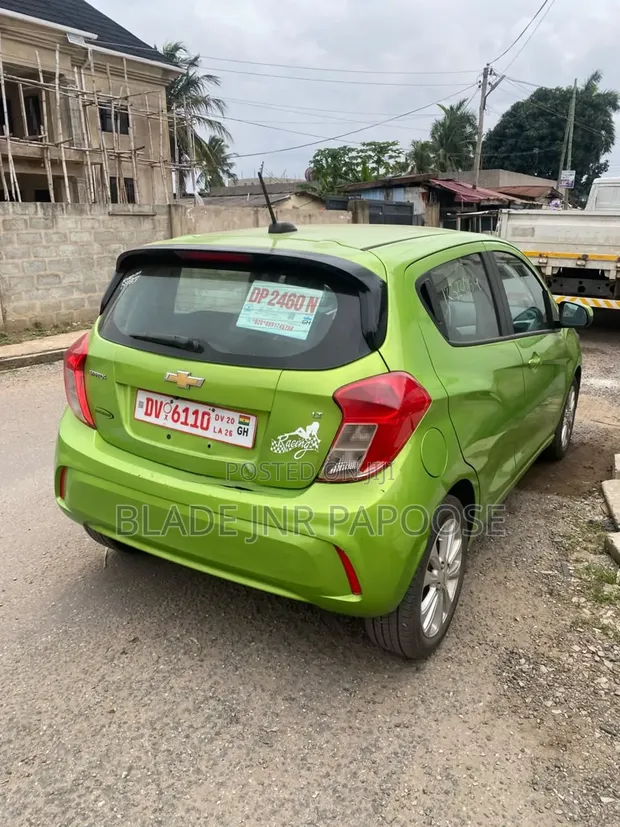 Chevrolet Spark 2016 Green - 1