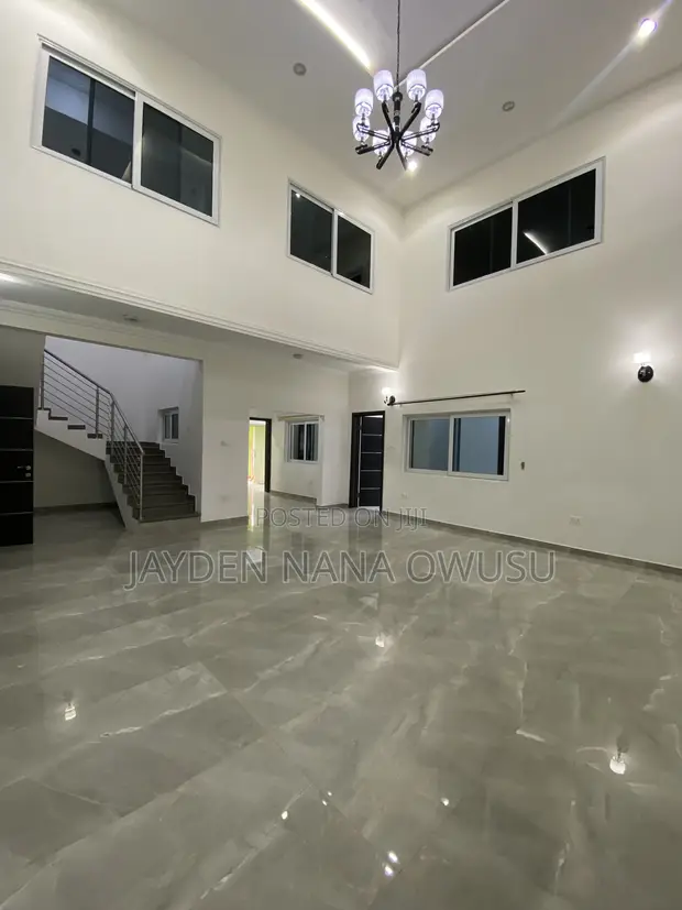 7-Bedroom House for Rent in Oyarifa - 1
