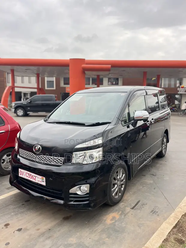 Toyota Voxy 2013 Black - 1
