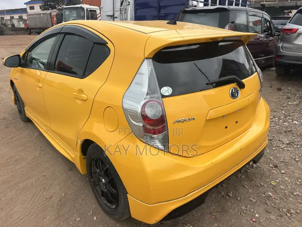 Toyota Aqua 2013 Yellow - 1