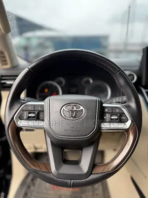 2022 Toyota Land Cruiser GX-R