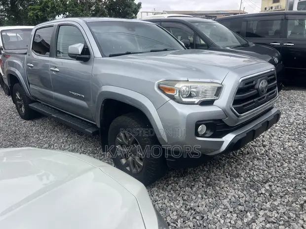 2018 Toyota Tacoma SR5 Gray - 1
