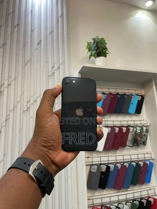 Apple iPhone SE (2020) 64GB Black - 1