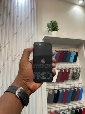 Apple iPhone SE (2020) 64GB Black