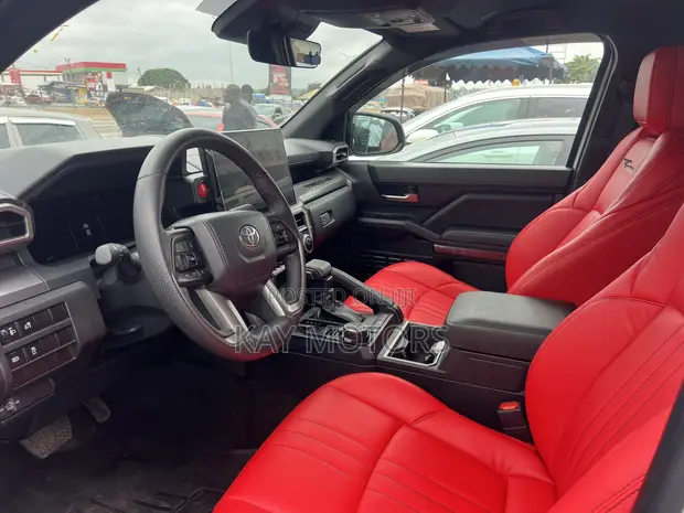 2025 Toyota Tacoma TRD Off-Road Double Cab 4WD White - 1