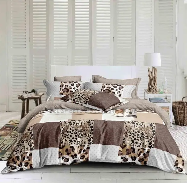 Luxurious Queen Duvet Set - Brand New - 1