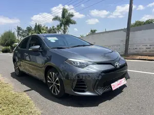 2018 Toyota Corolla SE Sedan