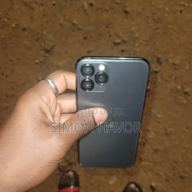 Apple iPhone 11 Pro 64GB Black - 1