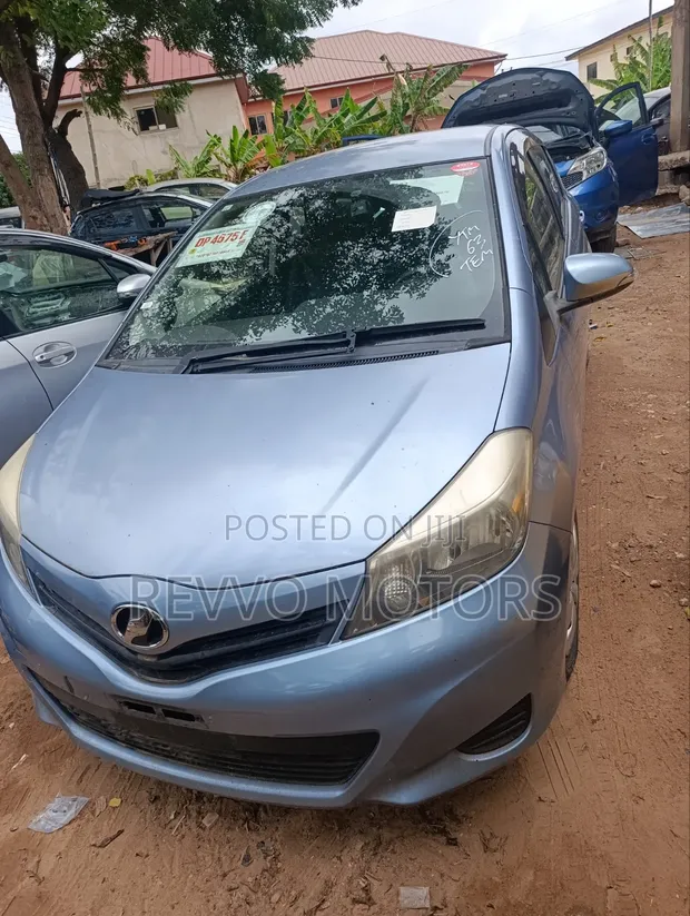 Toyota Vitz 2013 Blue - 1