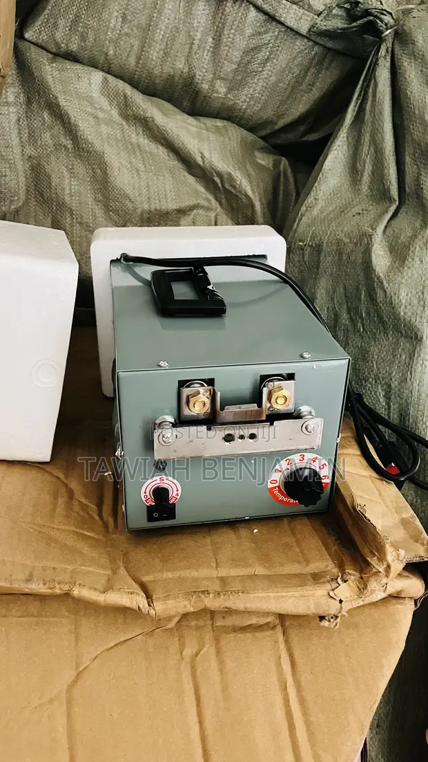 Automatic Debeaking Machine - Electric Poultry Beak Trimmer - 1