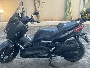 Yamaha XMAX 300 Scooter (2024)