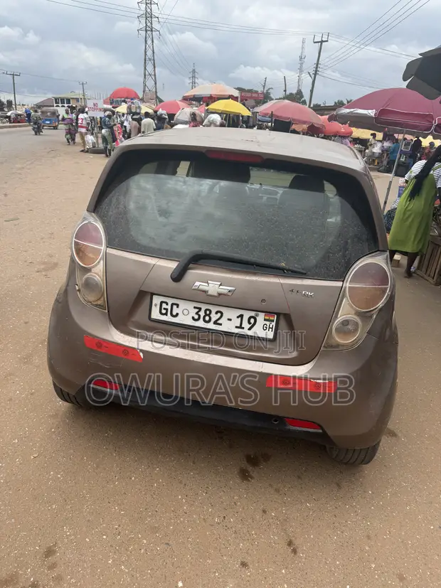 Chevrolet Spark 2015 Beige - 1
