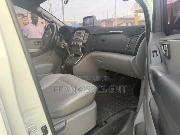 Hyundai Starex 2014 White - 1