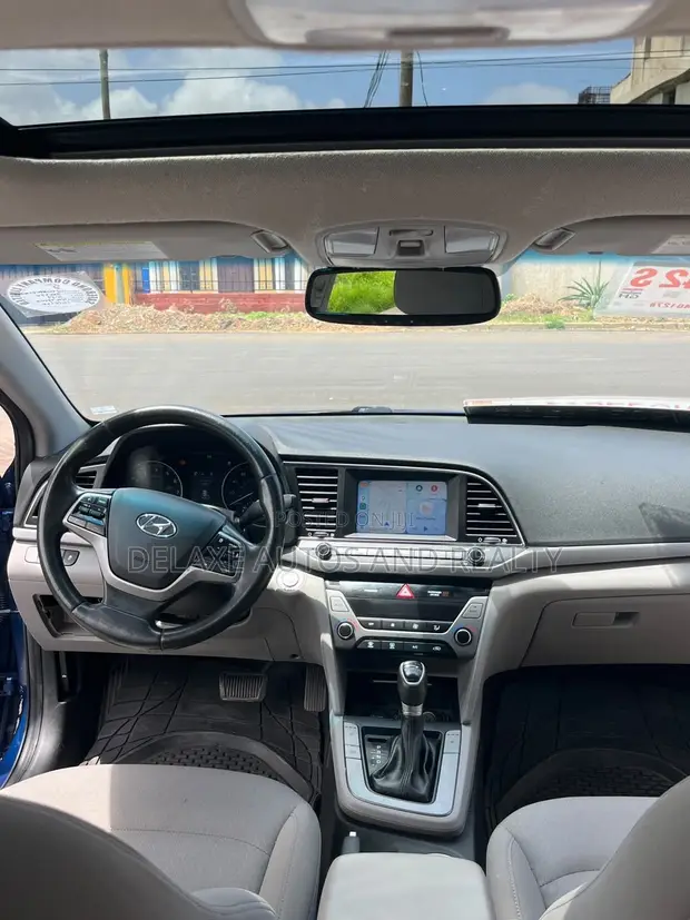 Hyundai Elantra 2018 Blue - 1