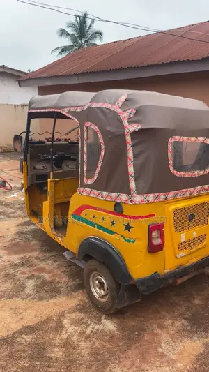 Bajaj RE Tricycle 2023 Yellow