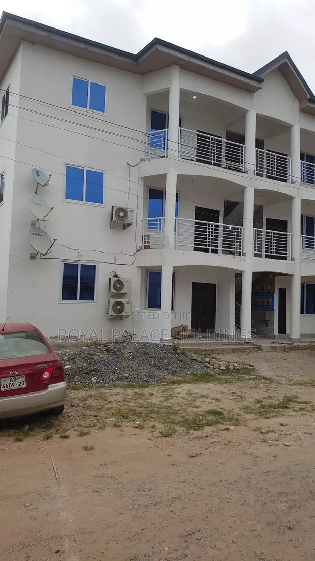 3 Bedroom Apartment for Rent in Sakumono - 1