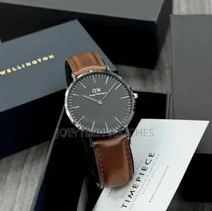 Classic Daniel Wellington-Style Leather Watch