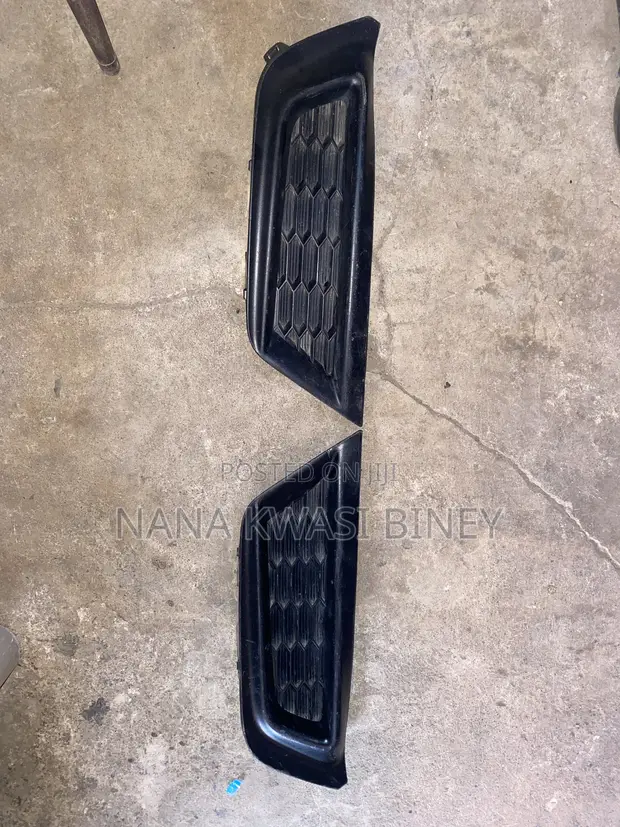 Honda CR-V 2017-2019 Front Fog Light Cover - 1