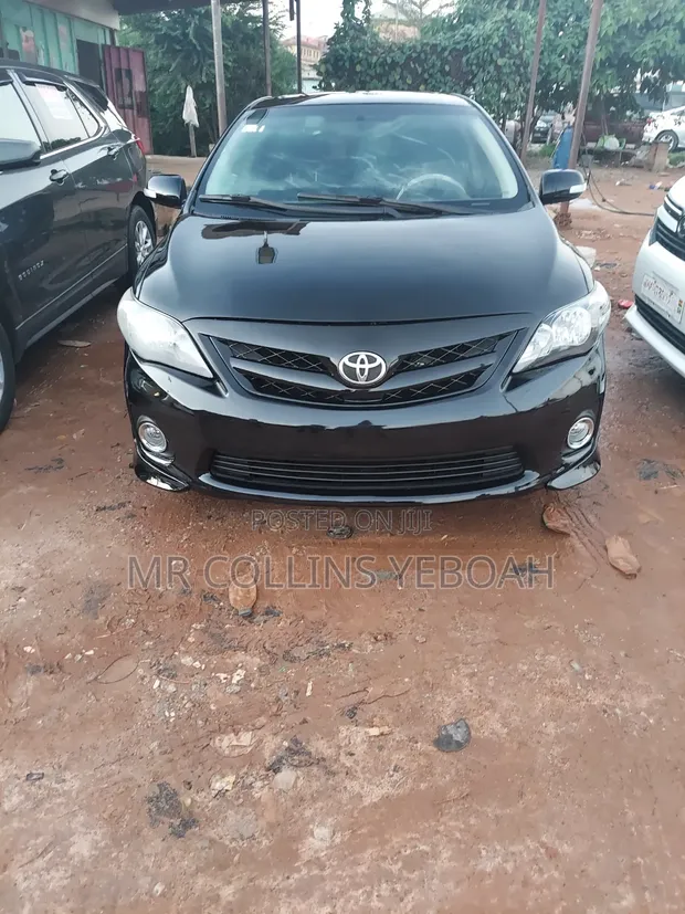 Toyota Corolla 2013 Black - 1