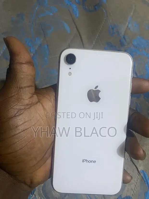 Apple iPhone XR 128GB White - 1