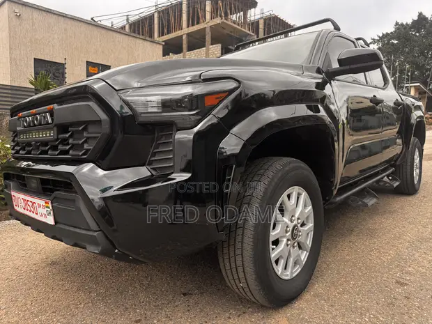 Toyota Tacoma SR-5 2024 Black - 1