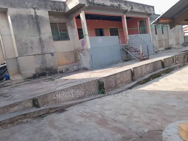 8 Bedroom House for Sale in Kwabre - 1