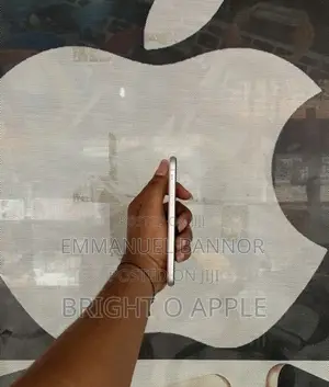Apple iPhone XR 64GB White