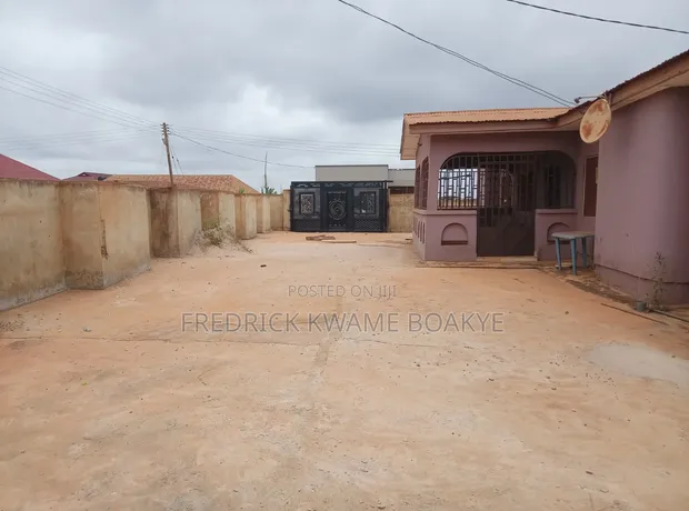 5-Bedroom House for Rent in Brother K Estate, Kumasi - 1