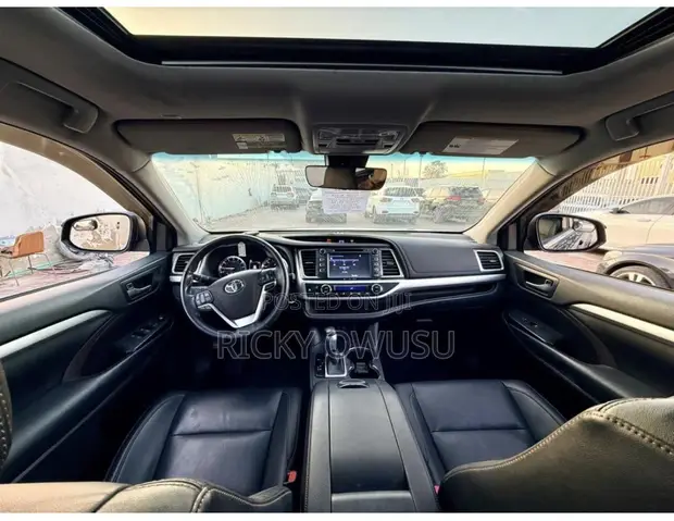 Toyota Highlander XLE 2019 Black - 1