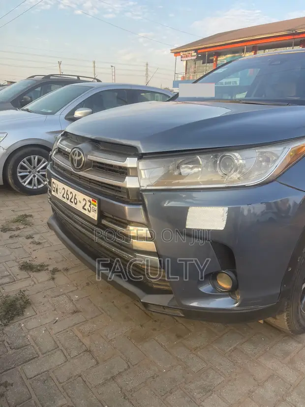 Toyota Highlander LE 2019 Gray - 1