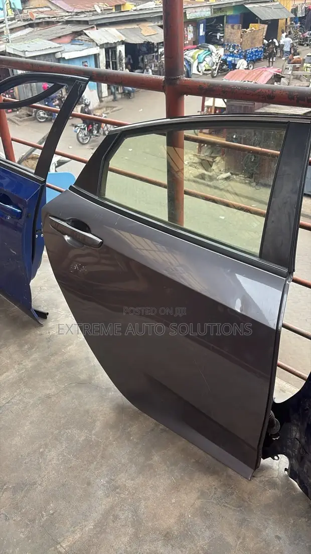 Honda Civic 2017 Door - Rear Right (Used) - 1