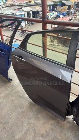 Honda Civic 2017 Door - Rear Right (Used)