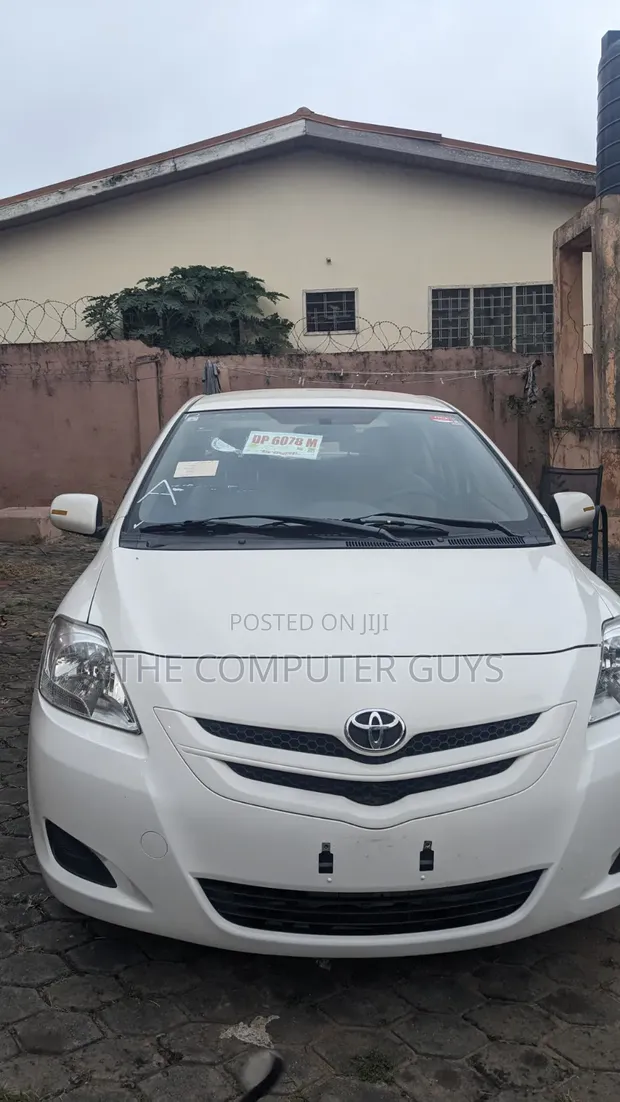 Toyota Belta 2010 White - 1