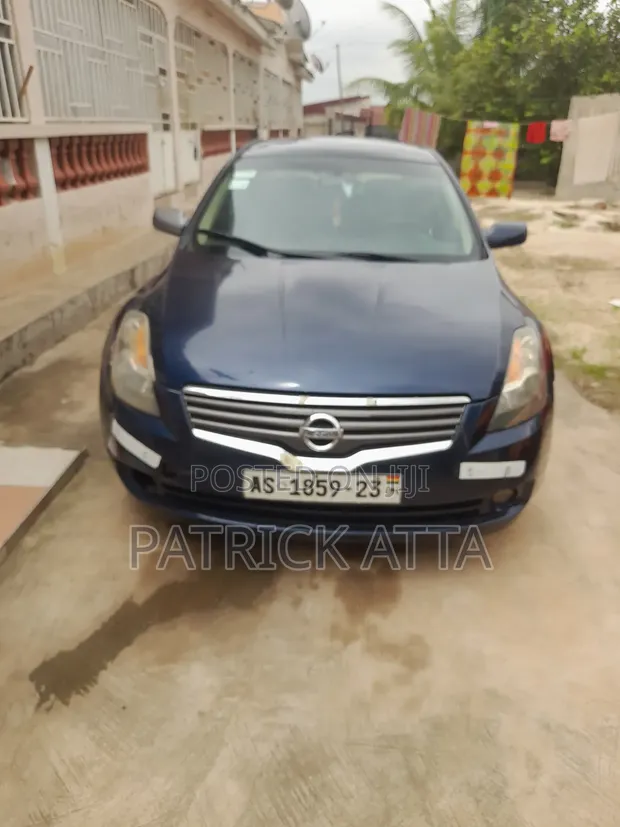Nissan Altima 2010 Blue - 1