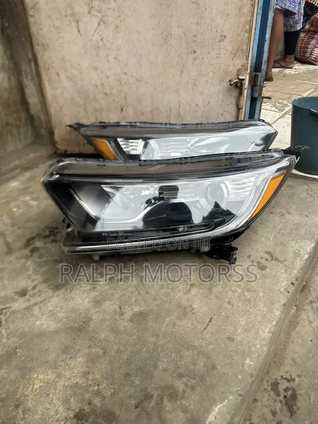 Honda CR-V 2020 Headlight Pair - 1