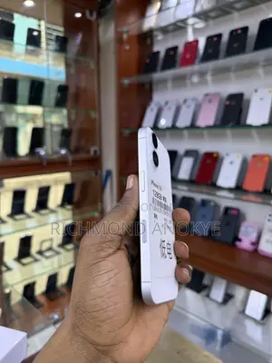Apple iPhone 16 128GB White