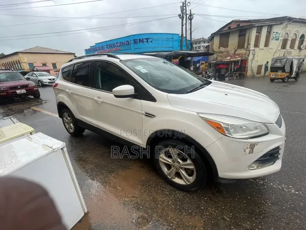 Ford Escape S 2013 White - 1