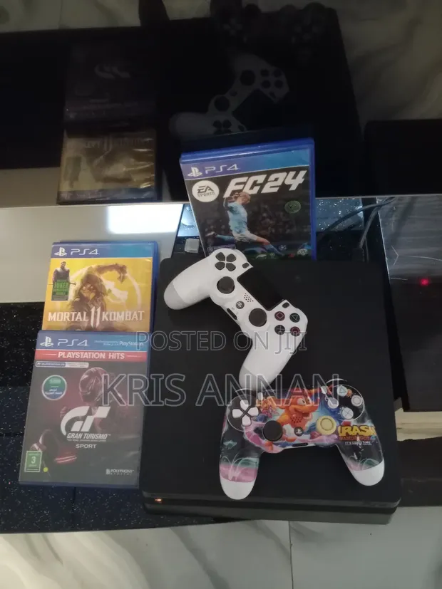 PS4 Slim - Used - 1