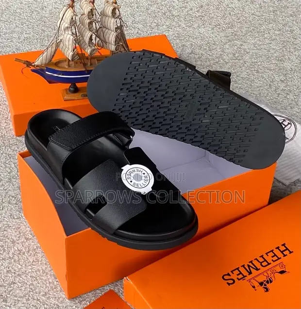 Hermès Chypre Style Black Leather Slippers - 1