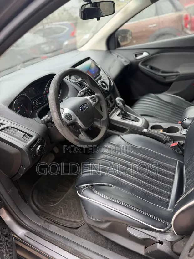 2015 Ford Focus SE Sedan - 1